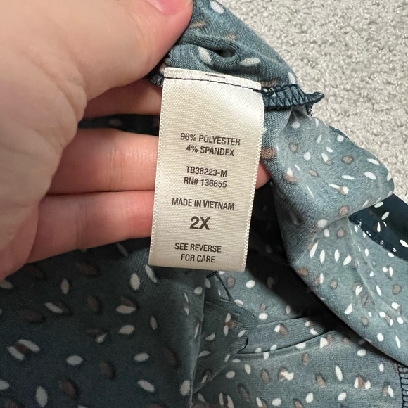 Beacon Stitchfix Patty Roll Tab Blouse - Picture 3 of 9